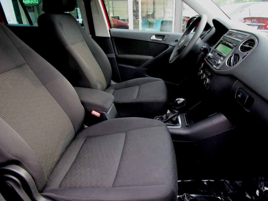 2012 Volkswagen Tiguan SEL photo 13