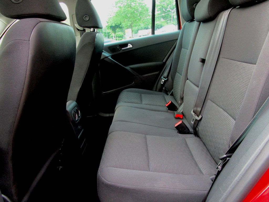 2012 Volkswagen Tiguan SEL photo 14