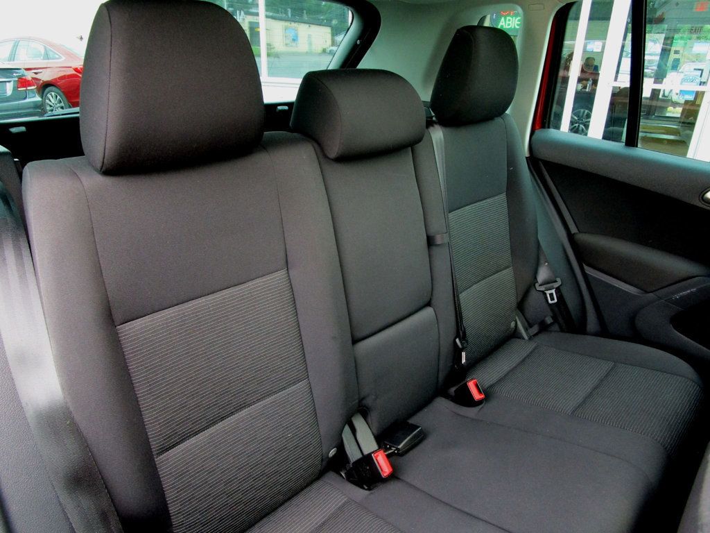 2012 Volkswagen Tiguan SEL photo 15