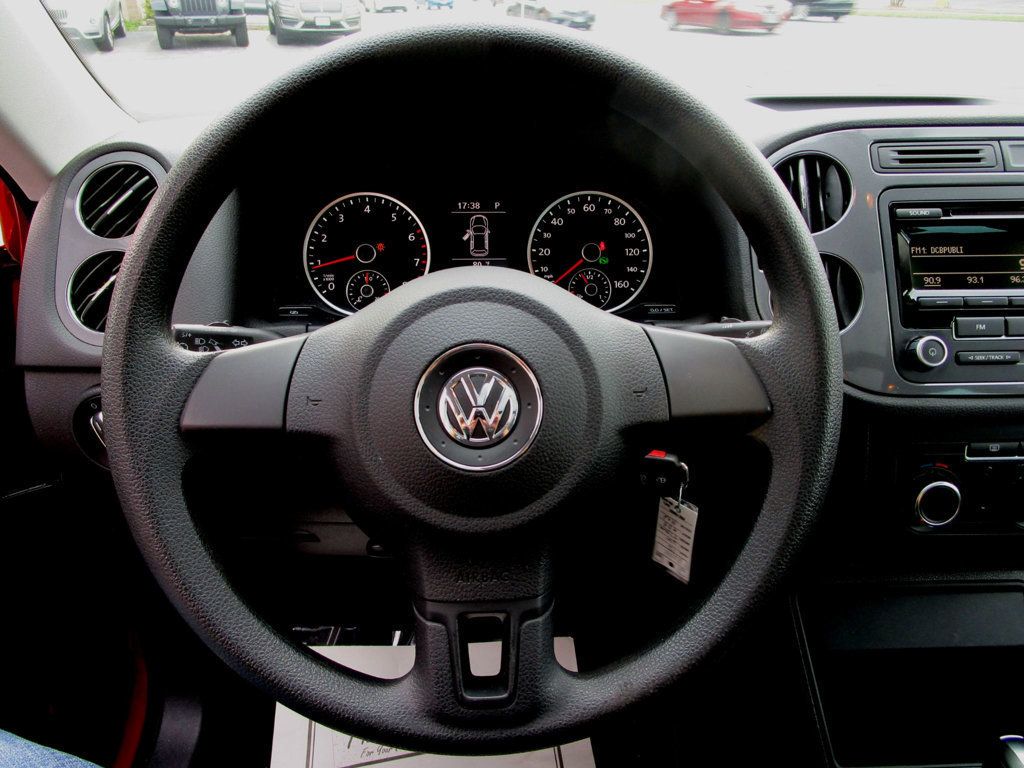 2012 Volkswagen Tiguan SEL photo 17