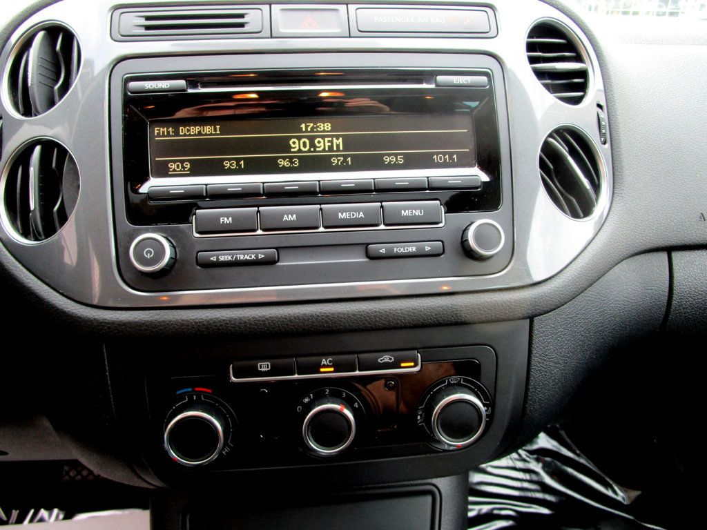 2012 Volkswagen Tiguan SEL photo 19