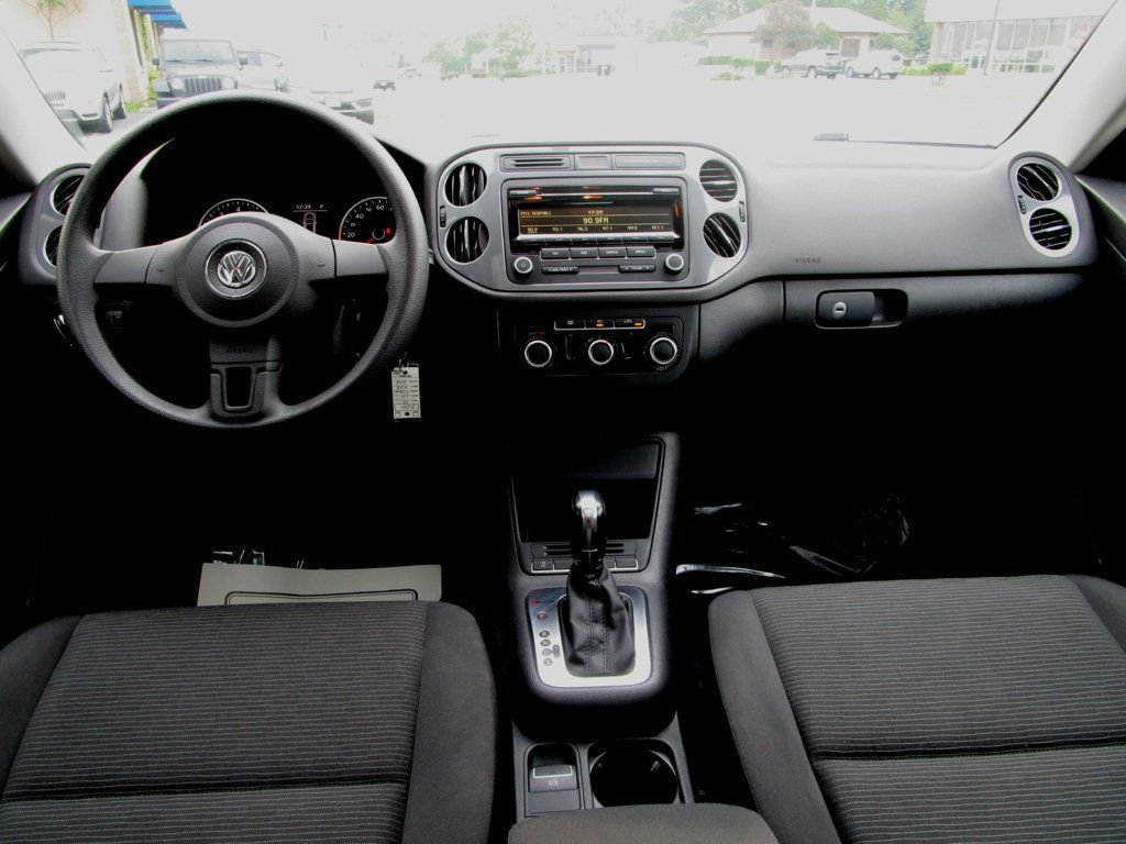 2012 Volkswagen Tiguan SEL photo 2