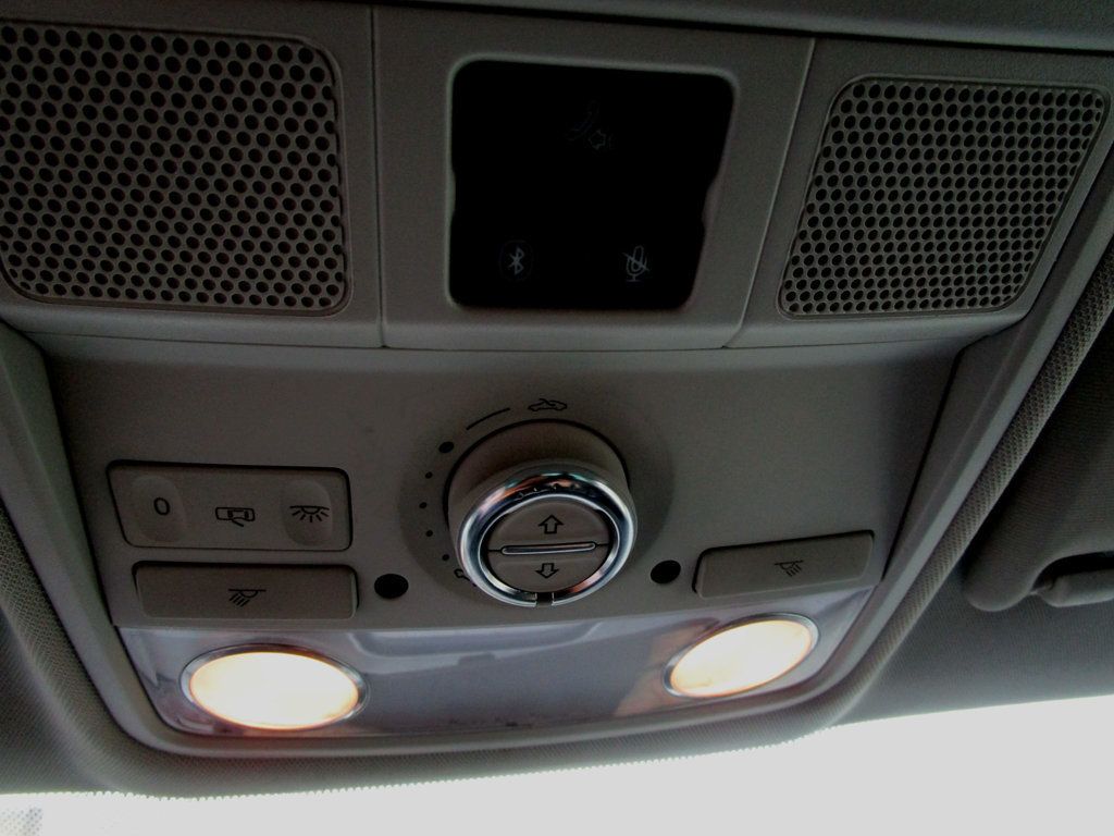 2012 Volkswagen Tiguan SEL photo 21
