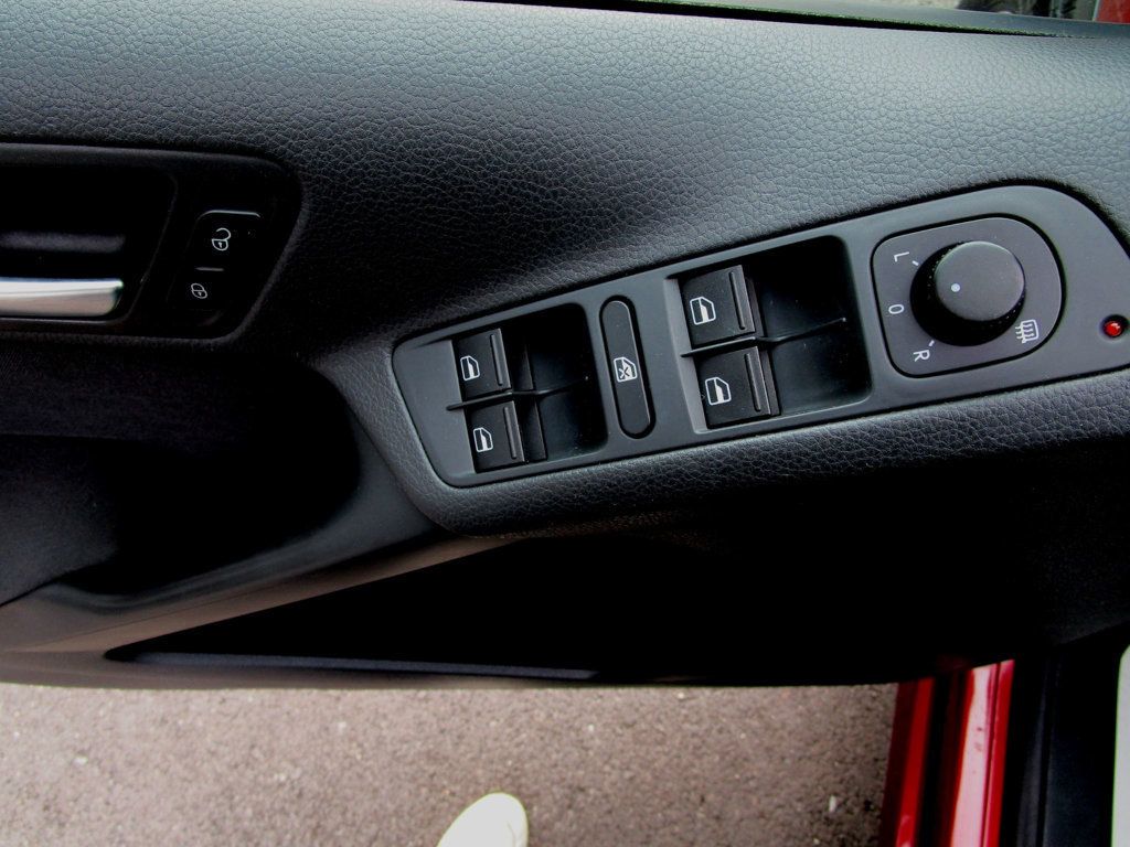 2012 Volkswagen Tiguan SEL photo 24