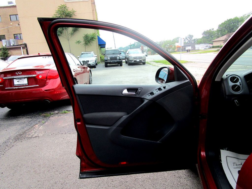 2012 Volkswagen Tiguan SEL photo 25