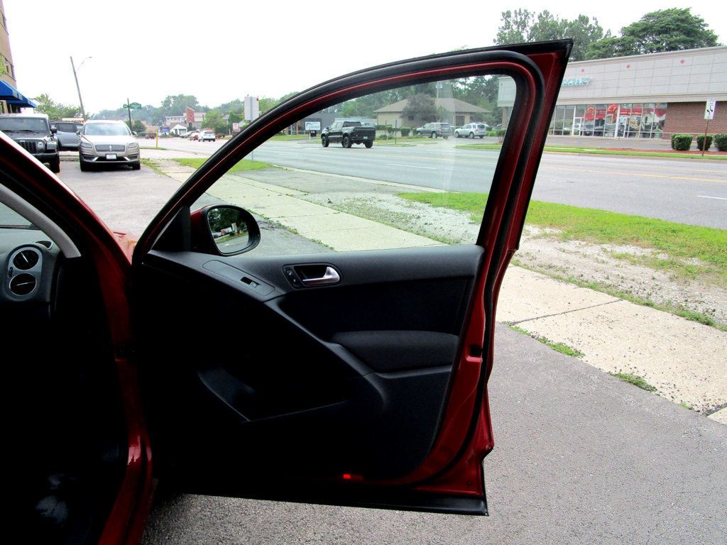 2012 Volkswagen Tiguan SEL photo 26