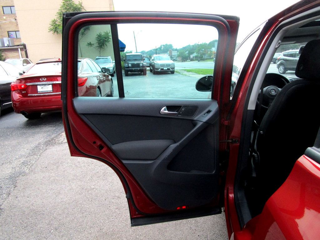 2012 Volkswagen Tiguan SEL photo 27