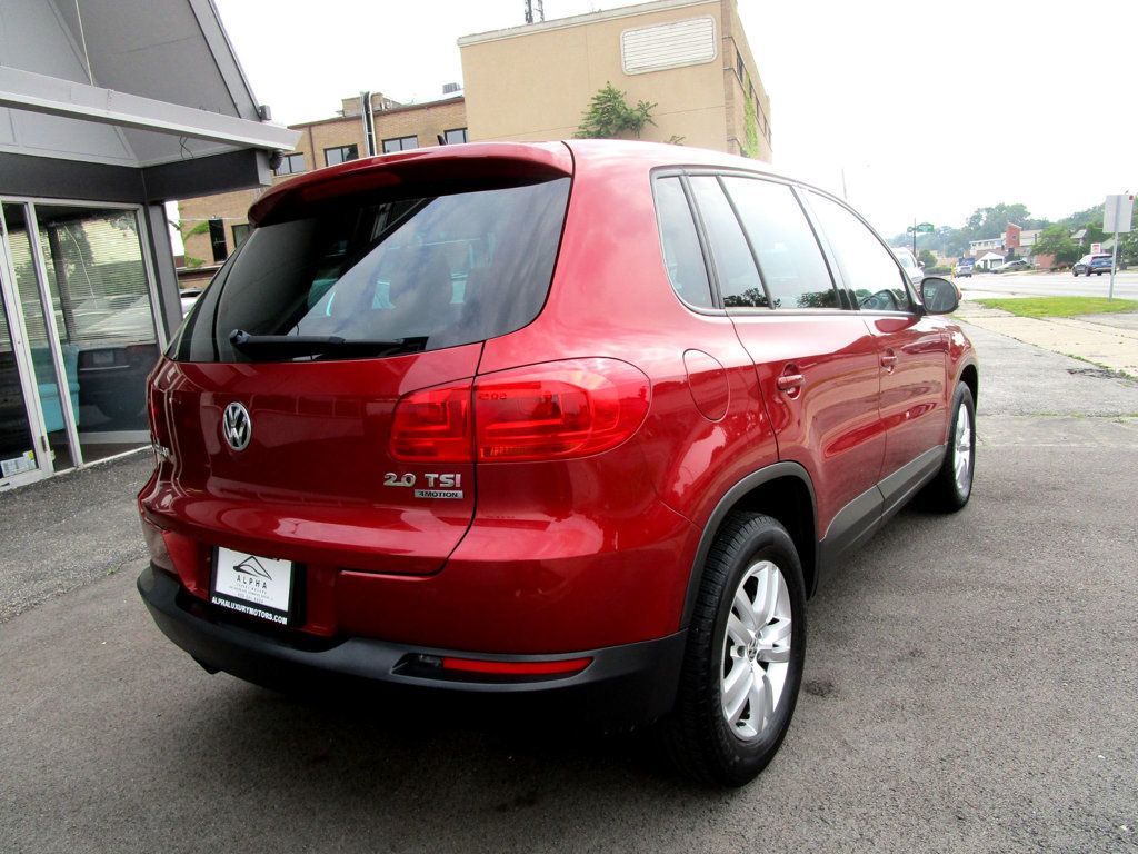 2012 Volkswagen Tiguan SEL photo 6