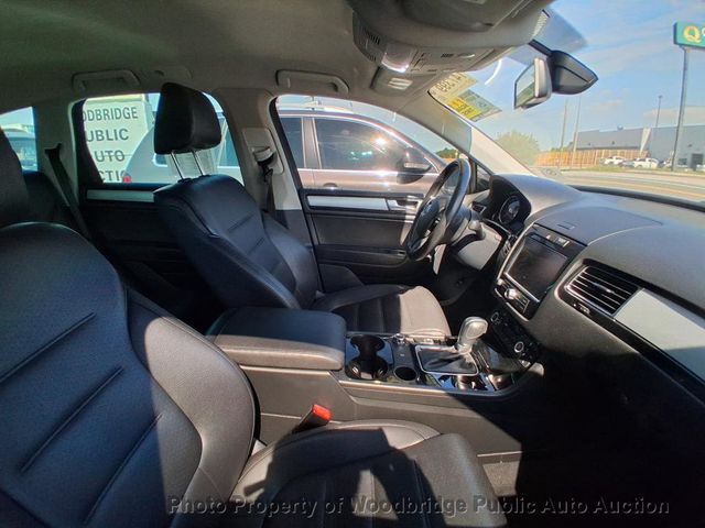 2012 Volkswagen Touareg 4dr VR6 Sport - 23049757 - 8
