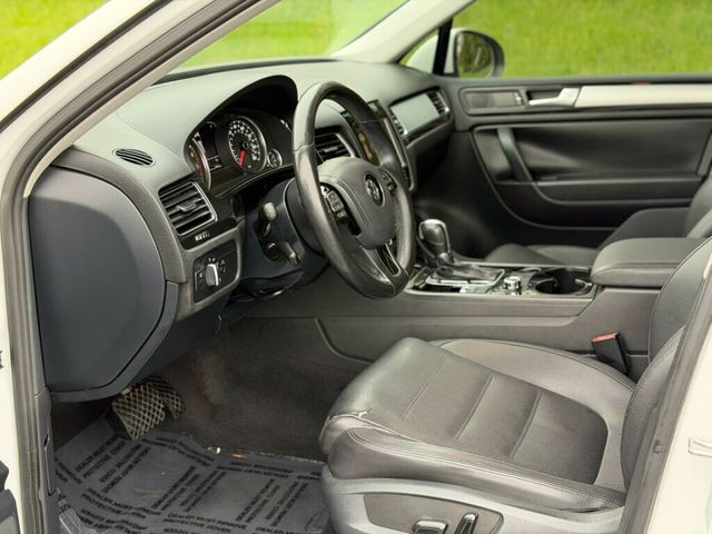 2012 Volkswagen Touareg 4dr VR6 Sport w/Nav - 23002549 - 11