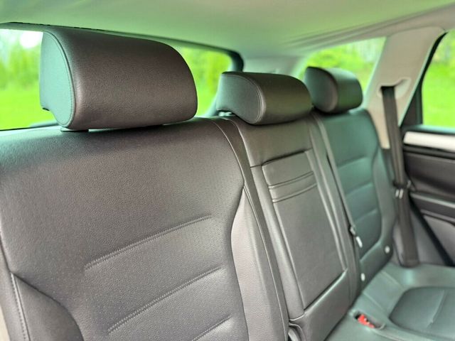 2012 Volkswagen Touareg 4dr VR6 Sport w/Nav - 23002549 - 17