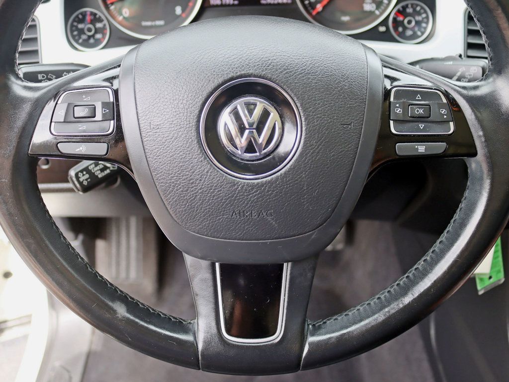 2012 Volkswagen Touareg VR6 Sport photo 11