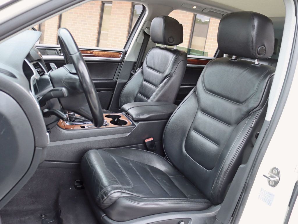 2012 Volkswagen Touareg VR6 Sport photo 19