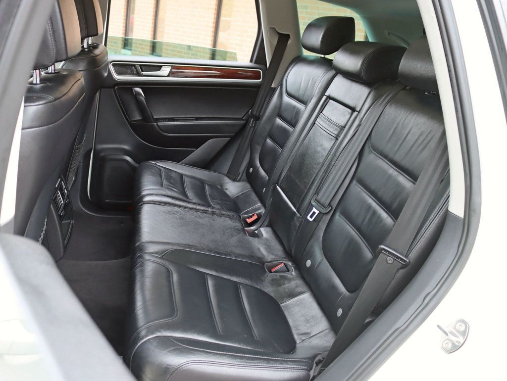 2012 Volkswagen Touareg VR6 Sport photo 21