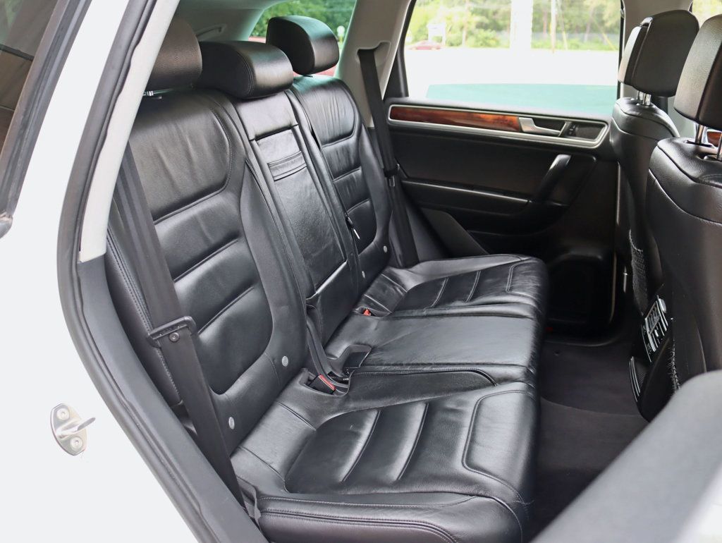 2012 Volkswagen Touareg VR6 Sport photo 22