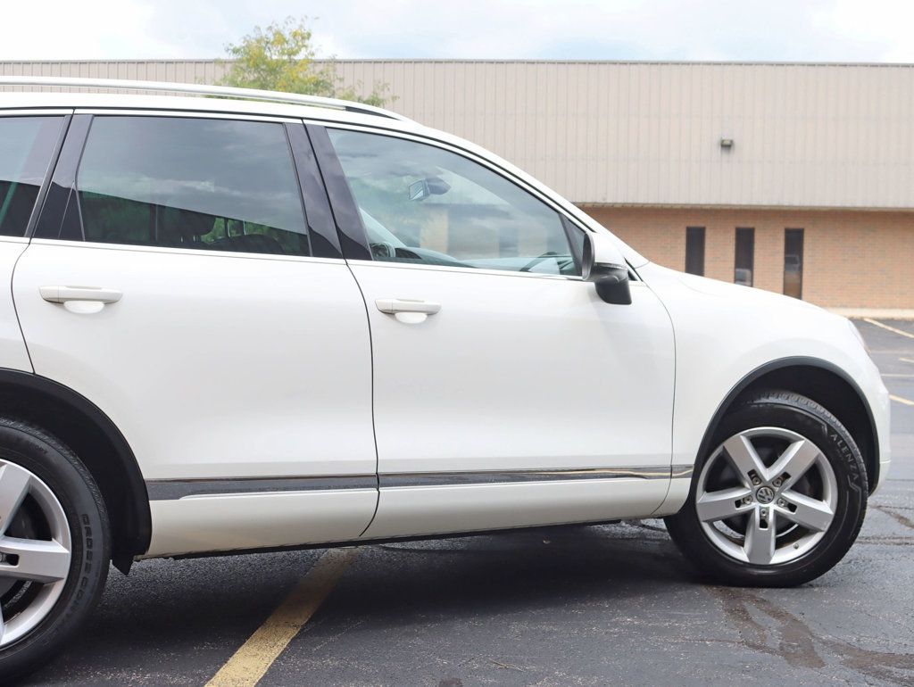 2012 Volkswagen Touareg VR6 Sport photo 3