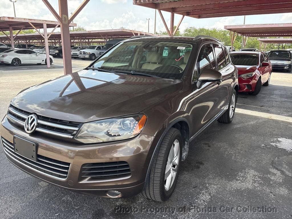 2012 Volkswagen Touareg VR6 Luxury 4WD - 23058867 - 0