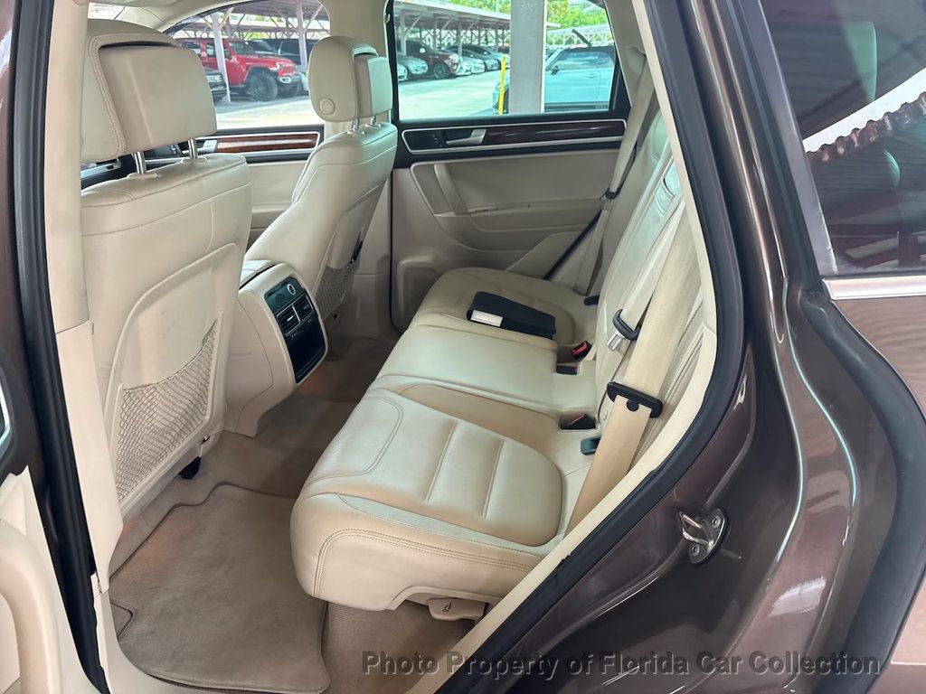2012 Volkswagen Touareg VR6 Luxury 4WD - 23058867 - 9