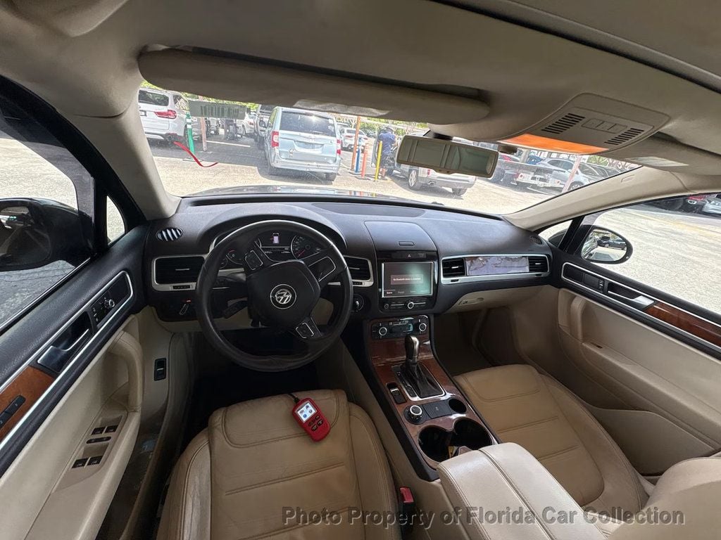 2012 Volkswagen Touareg VR6 Luxury 4WD - 23058867 - 10