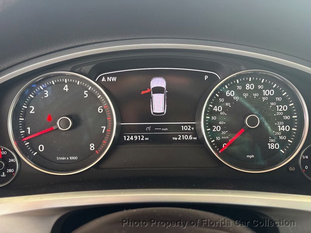 2012 Volkswagen Touareg VR6 Luxury 4WD - 23058867 - 11