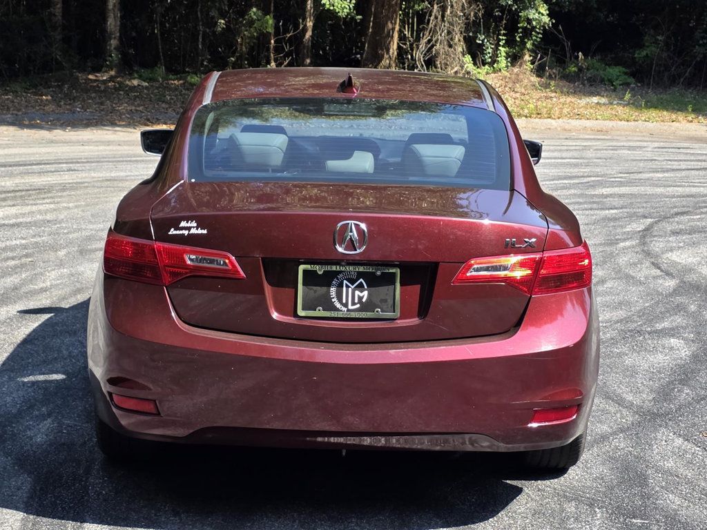 2013 Acura ILX 2.0L Technology photo 3