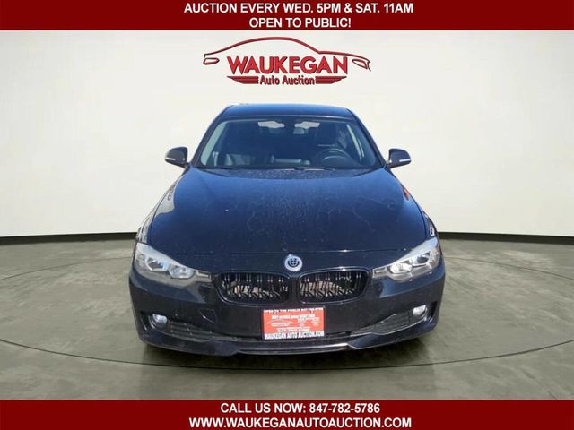 2013 BMW 3 Series 320i xDrive - 22985474 - 1