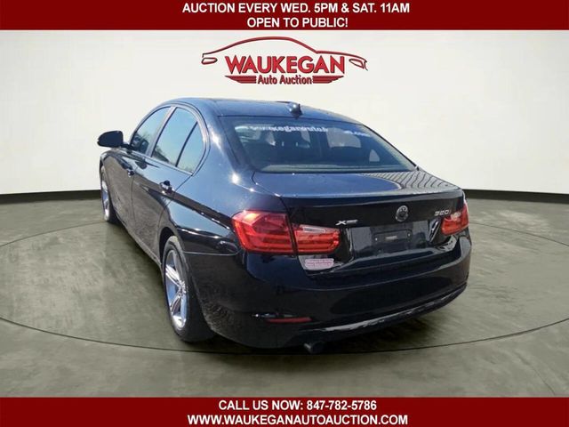 2013 BMW 3 Series 320i xDrive - 22985474 - 4