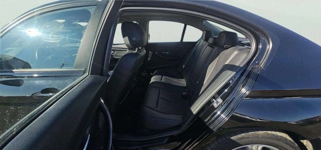 2013 BMW 3 Series 320i xDrive - 22985474 - 6