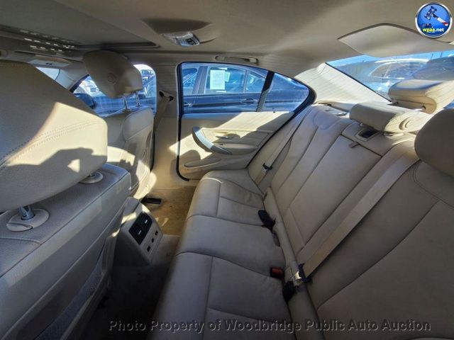 2013 BMW 3 Series 328i xDrive - 23011416 - 8