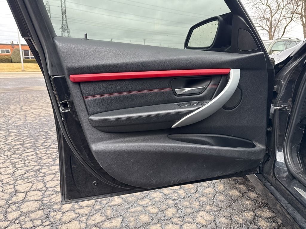 2013 BMW 3 Series 328i xDrive - 22988301 - 9