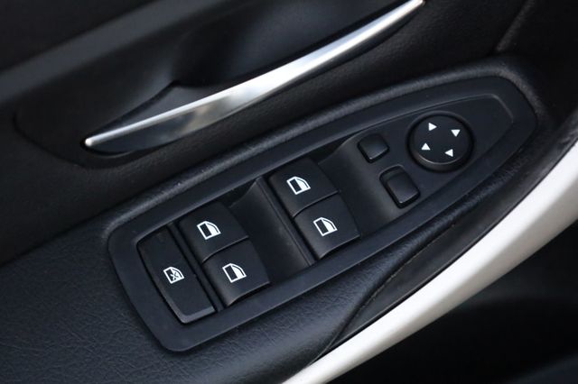 2013 BMW 3 Series 328i xDrive - 22949440 - 28