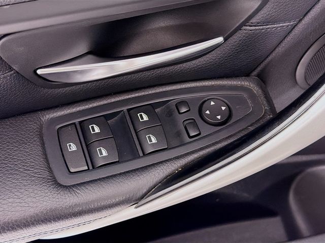 2013 BMW 3 Series 328i xDrive - 22996185 - 16