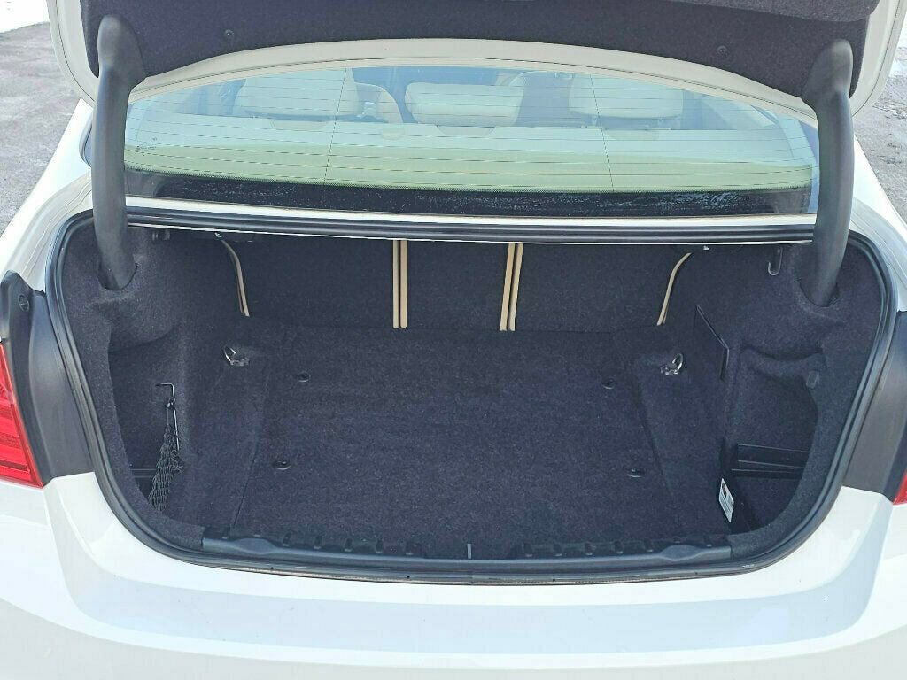 2013 BMW 3 Series 328i xDrive - 22967086 - 39