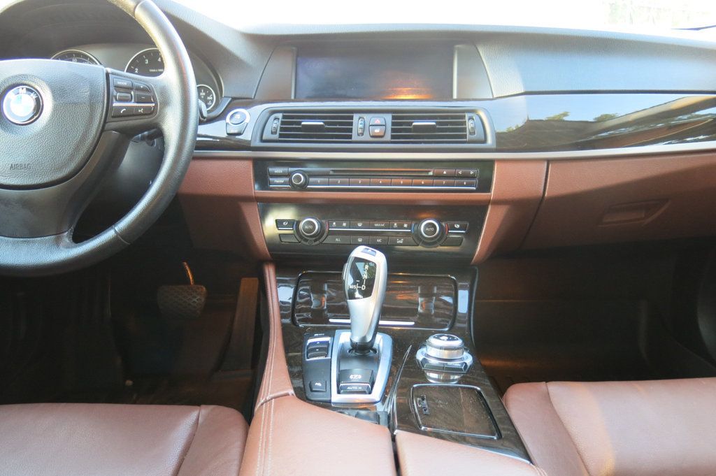 2013 BMW 5 Series 528i - 23055930 - 21