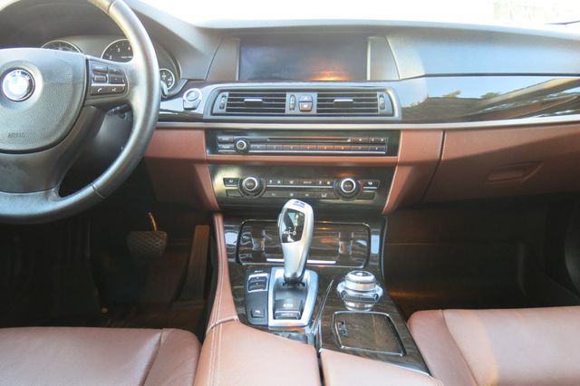 2013 BMW 5 Series 528i - 23055930 - 21