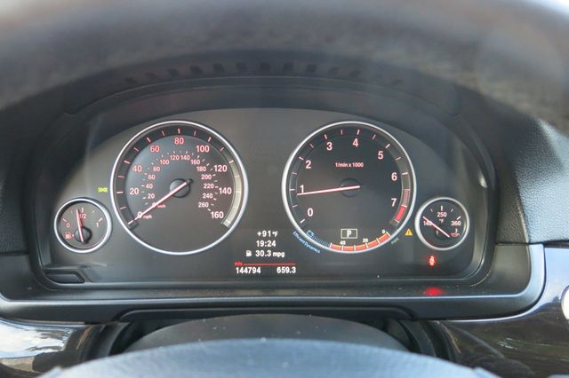 2013 BMW 5 Series 528i - 23055930 - 22