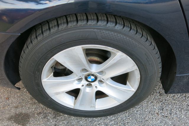 2013 BMW 5 Series 528i - 23055930 - 32