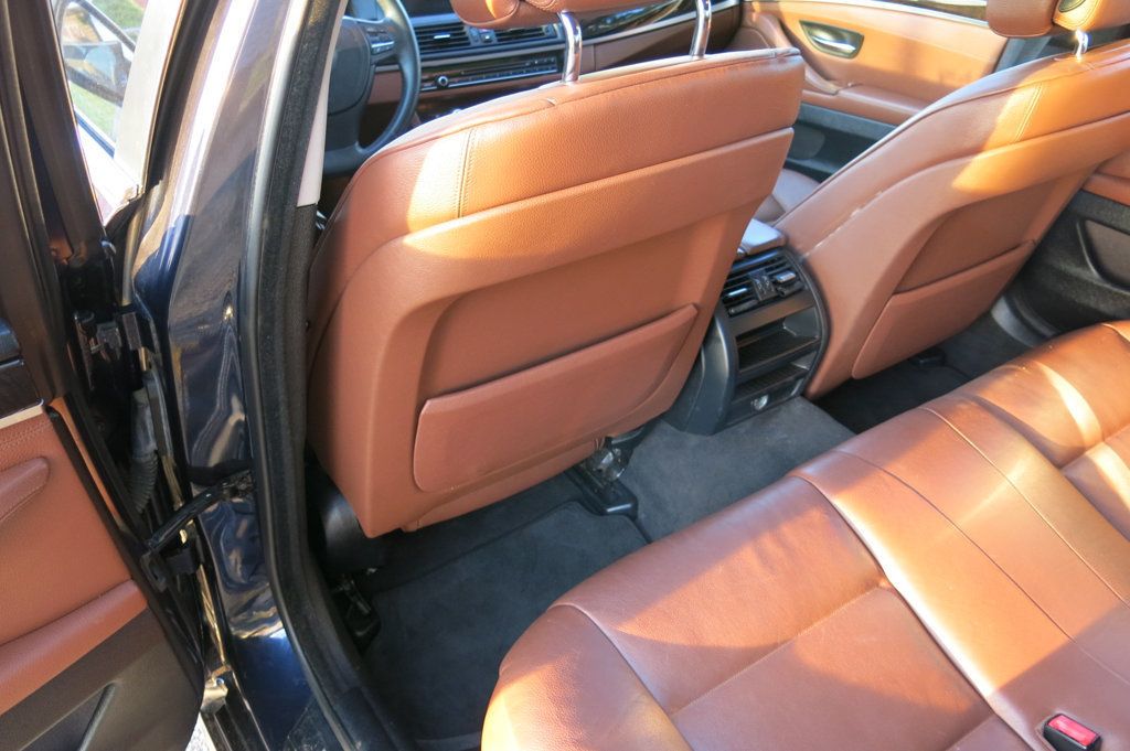2013 BMW 5 Series 528i - 23055930 - 38
