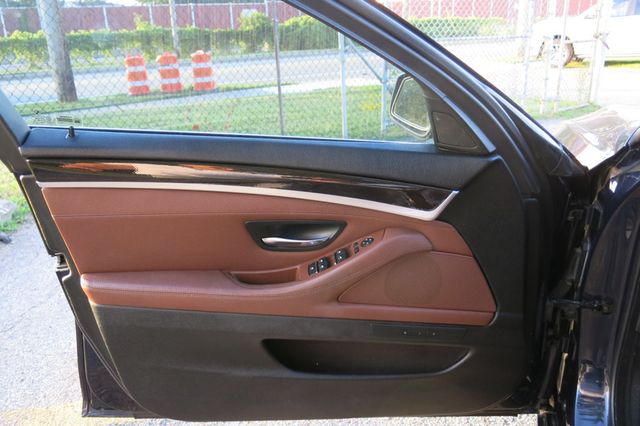 2013 BMW 5 Series 528i - 23055930 - 42
