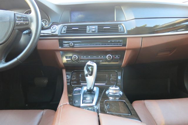 2013 BMW 5 Series 528i - 23055930 - 52