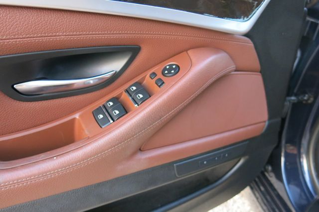 2013 BMW 5 Series 528i - 23055930 - 53