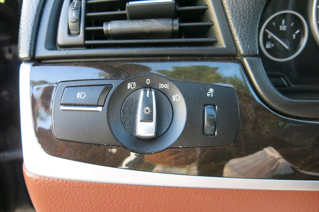 2013 BMW 5 Series 528i - 23055930 - 55