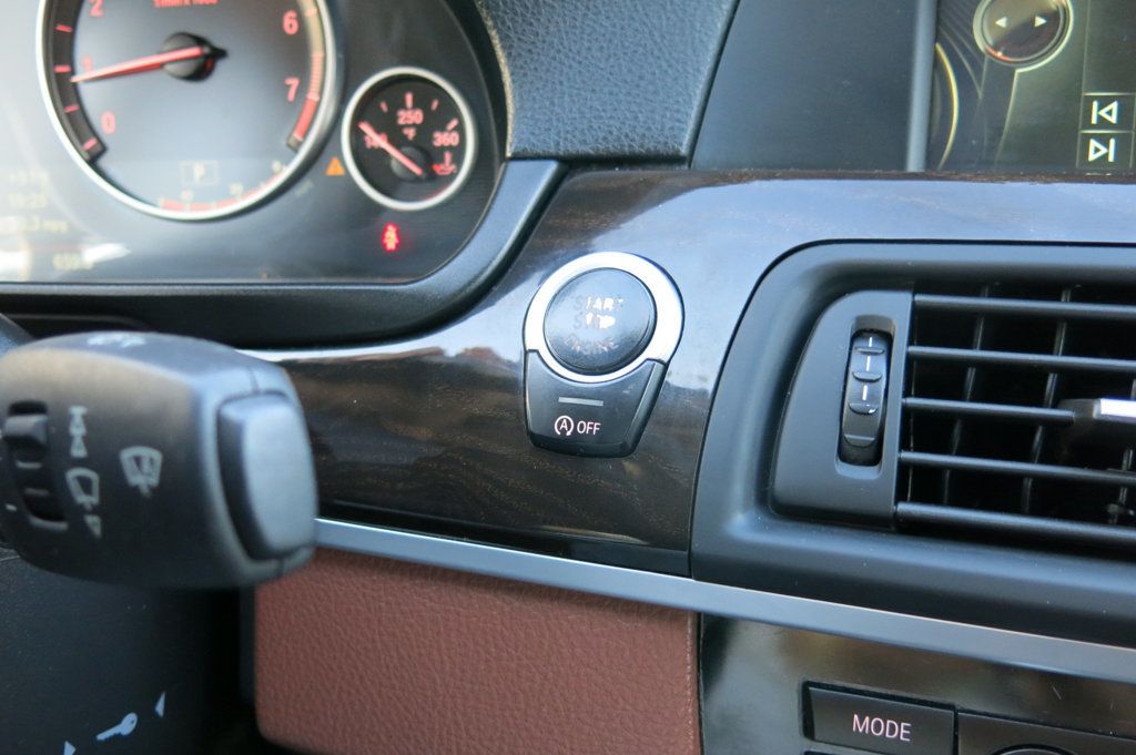 2013 BMW 5 Series 528i - 23055930 - 61