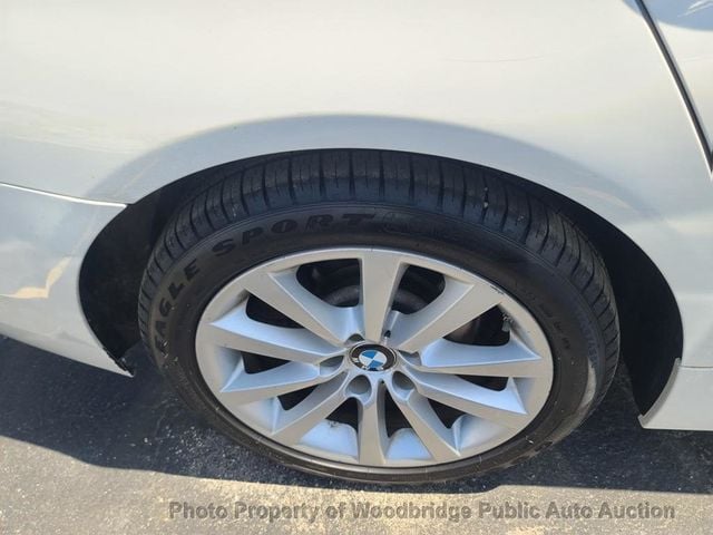 2013 BMW 5 Series 528i xDrive - 22971847 - 11