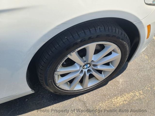 2013 BMW 5 Series 528i xDrive - 22971847 - 12