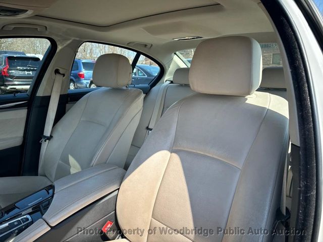 2013 BMW 5 Series 528i xDrive - 22971847 - 19