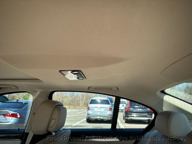 2013 BMW 5 Series 528i xDrive - 22971847 - 24