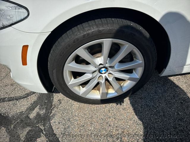 2013 BMW 5 Series 528i xDrive - 22971847 - 26