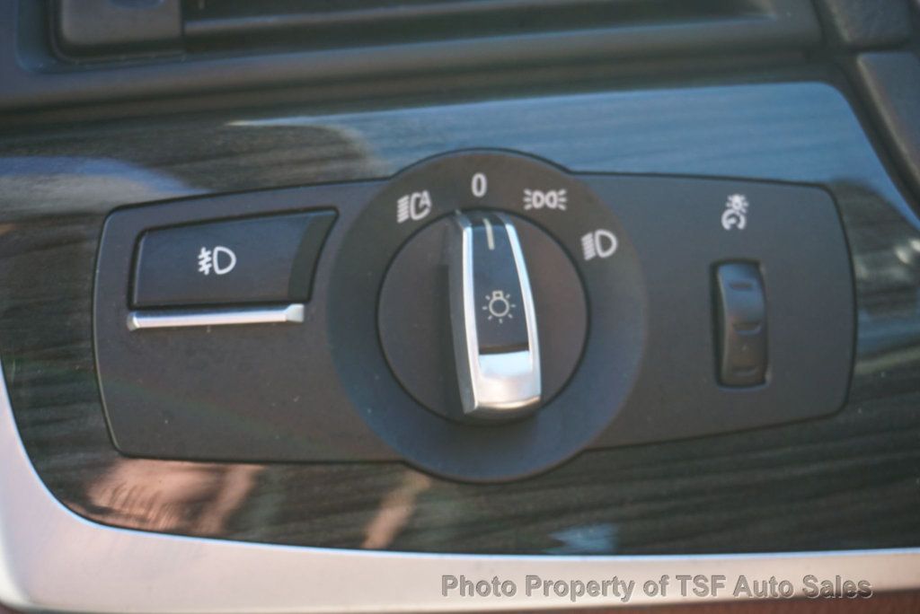 2013 BMW 5 Series 528i xDrive - 22953079 - 11