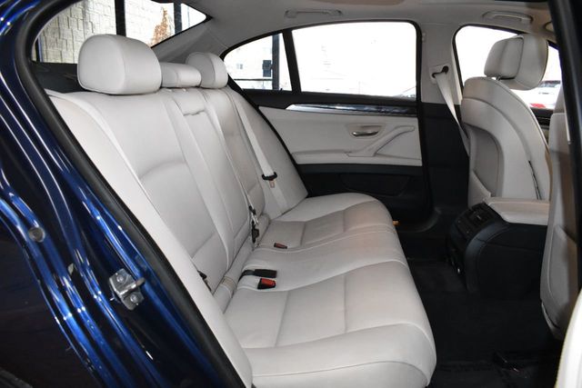 2013 BMW 5 Series 535i xDrive - 22225463 - 9
